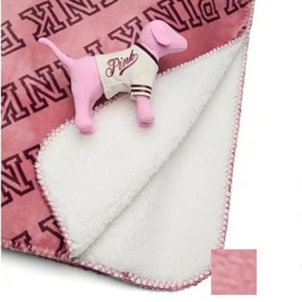 🔥NWT🔥PINK Cozy Fleece Blanket & Stuffed Pup by PINK Victoria's Secret